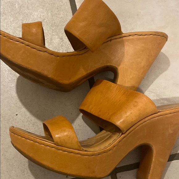 Women's Tan Slide Sandals - Picture 2 of 5